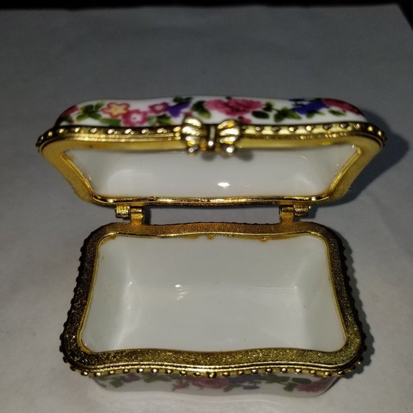 Vintage Rectangular Porcelain Floral Covered Box - Picture 4 of 4